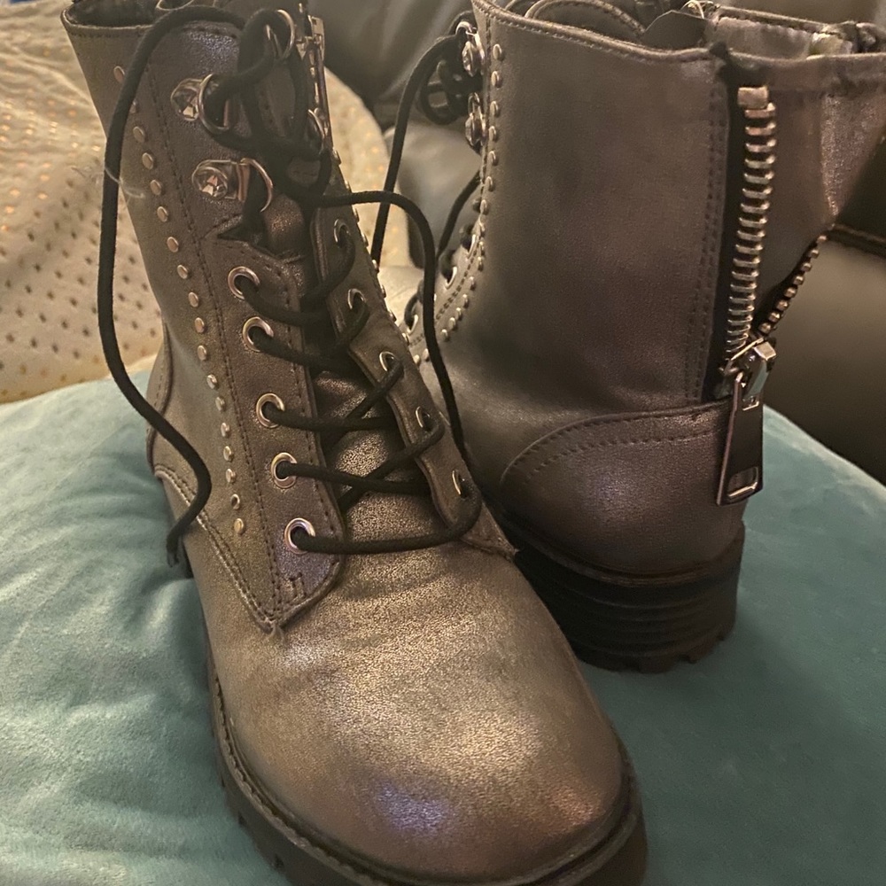 Kids size 1 boot